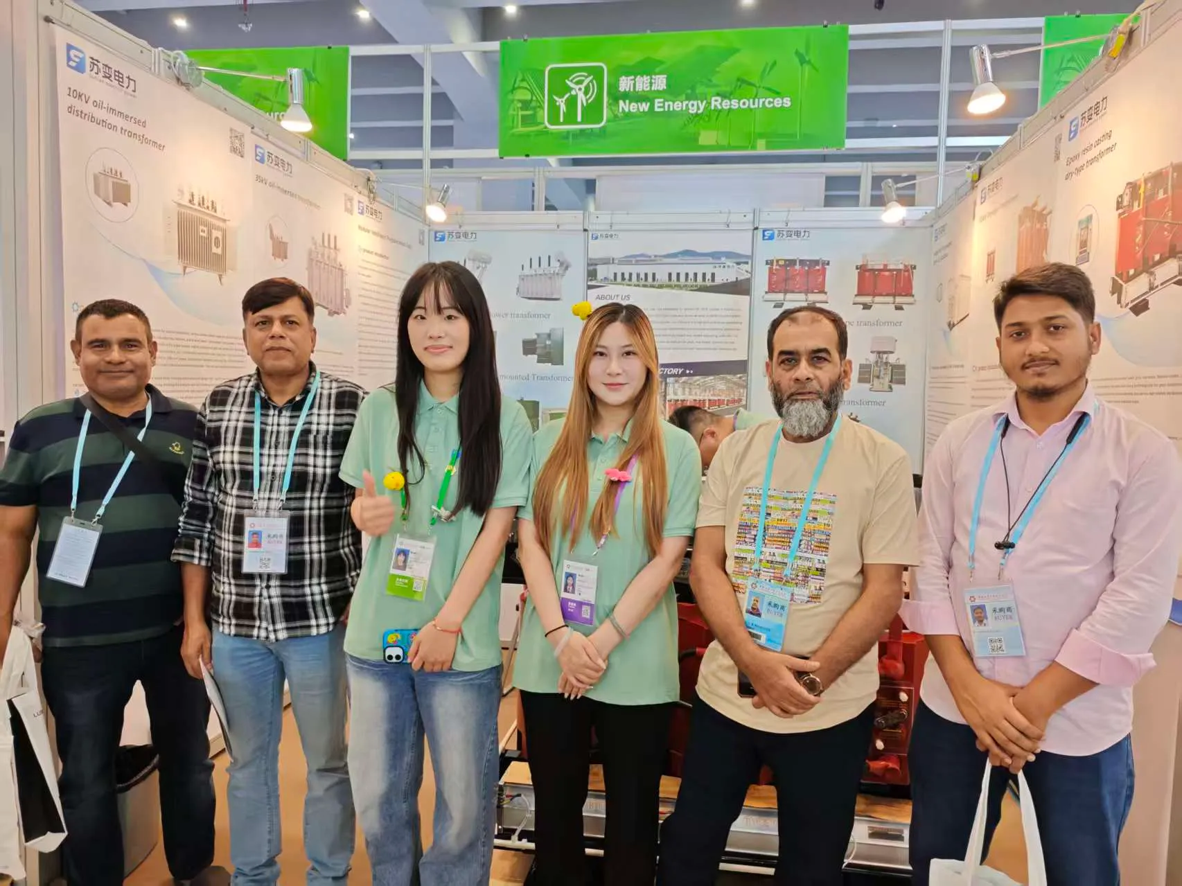 Jiangsu Subian Power team meeting Indian customers at the 139th Canton Fair booth